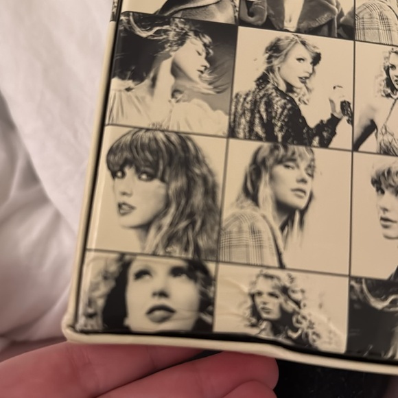 Taylor Swift Eras Tour VIP Box Toronto - Picture 15 of 15